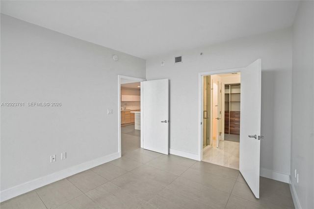 16385 Biscayne Blvd 1919, North Miami Beach, FL 33160