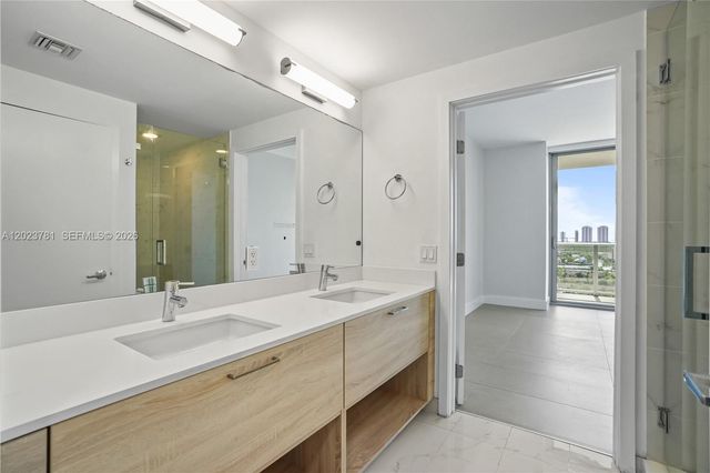 16385 Biscayne Blvd 1919, North Miami Beach, FL 33160