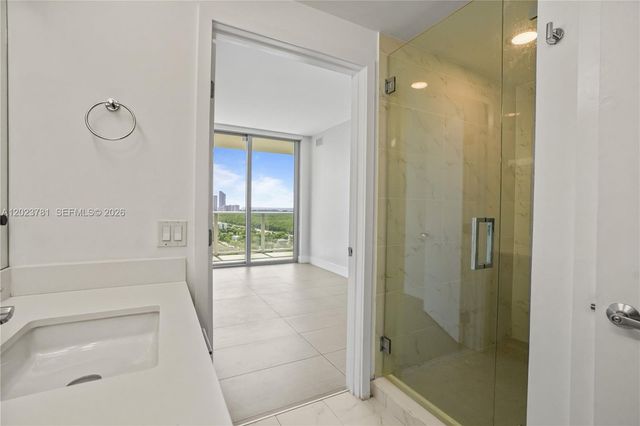 16385 Biscayne Blvd 1919, North Miami Beach, FL 33160