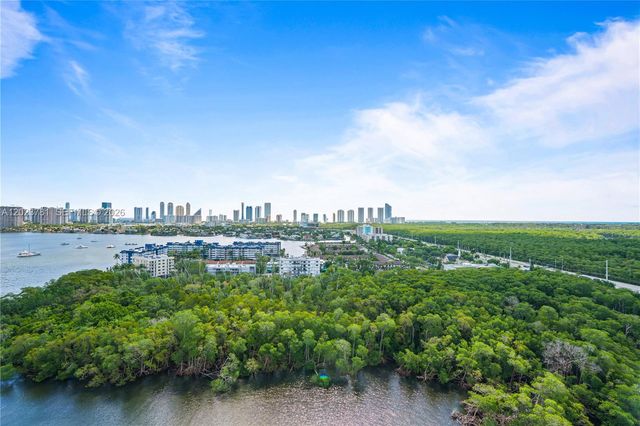 16385 Biscayne Blvd 1919, North Miami Beach, FL 33160