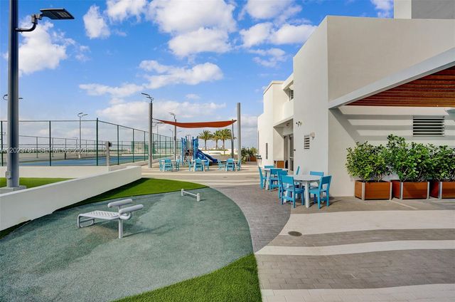 16385 Biscayne Blvd 1919, North Miami Beach, FL 33160