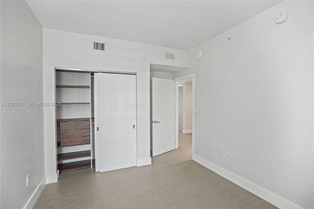 16385 Biscayne Blvd 1919, North Miami Beach, FL 33160