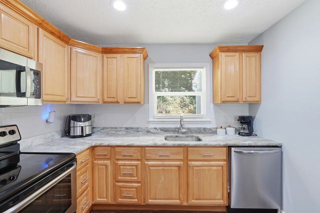 39 Riley Rd, Northborough, MA 01532