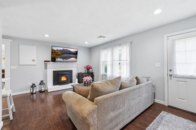39 Riley Rd, Northborough, MA 01532