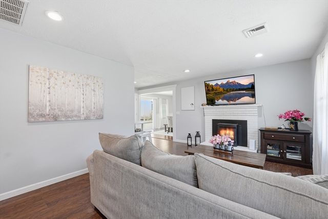 39 Riley Rd, Northborough, MA 01532