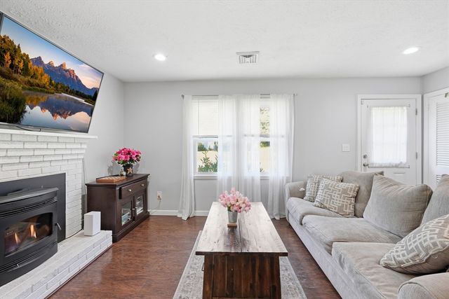 39 Riley Rd, Northborough, MA 01532