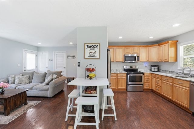 39 Riley Rd, Northborough, MA 01532