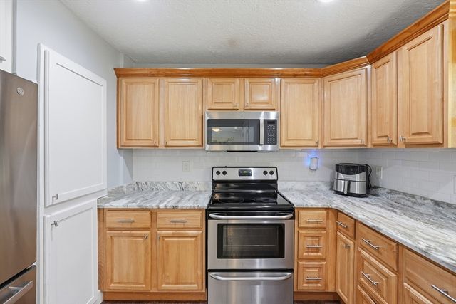 39 Riley Rd, Northborough, MA 01532