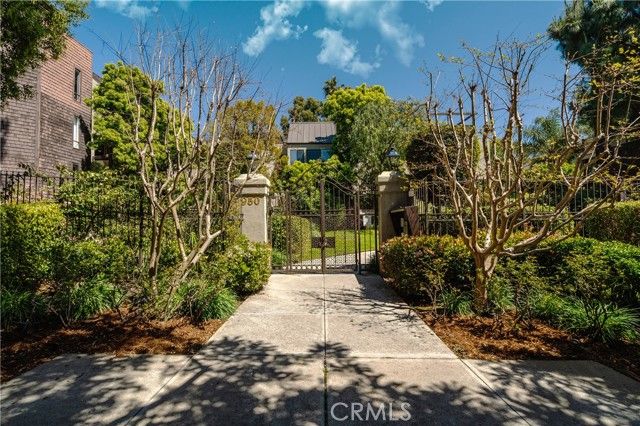 950 N Kings 245, West Hollywood, CA 90069