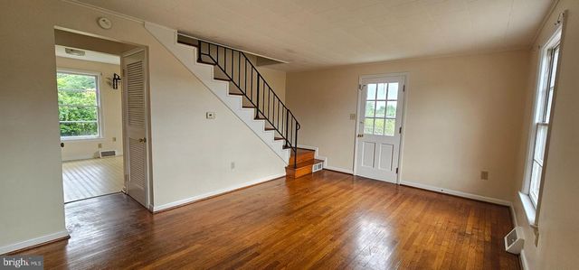 230 E WHITLOCK AVE, Winchester, VA 22601