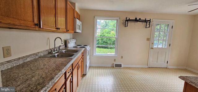 230 E WHITLOCK AVE, Winchester, VA 22601