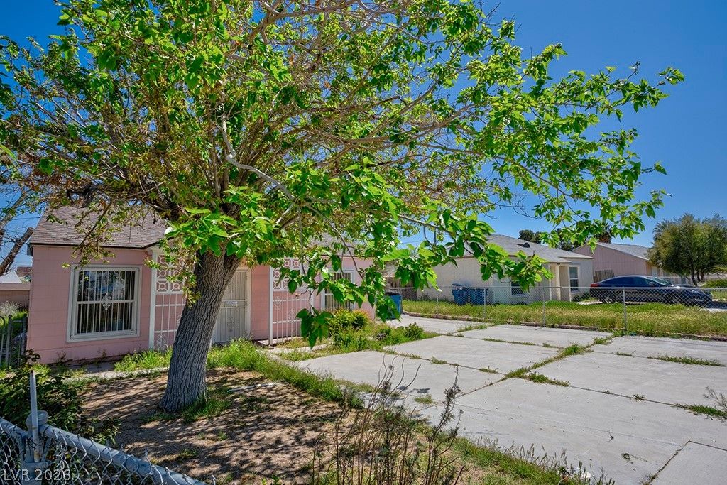 Image 11 of property listing at 914 North 1st Street, Las Vegas, NV 89101