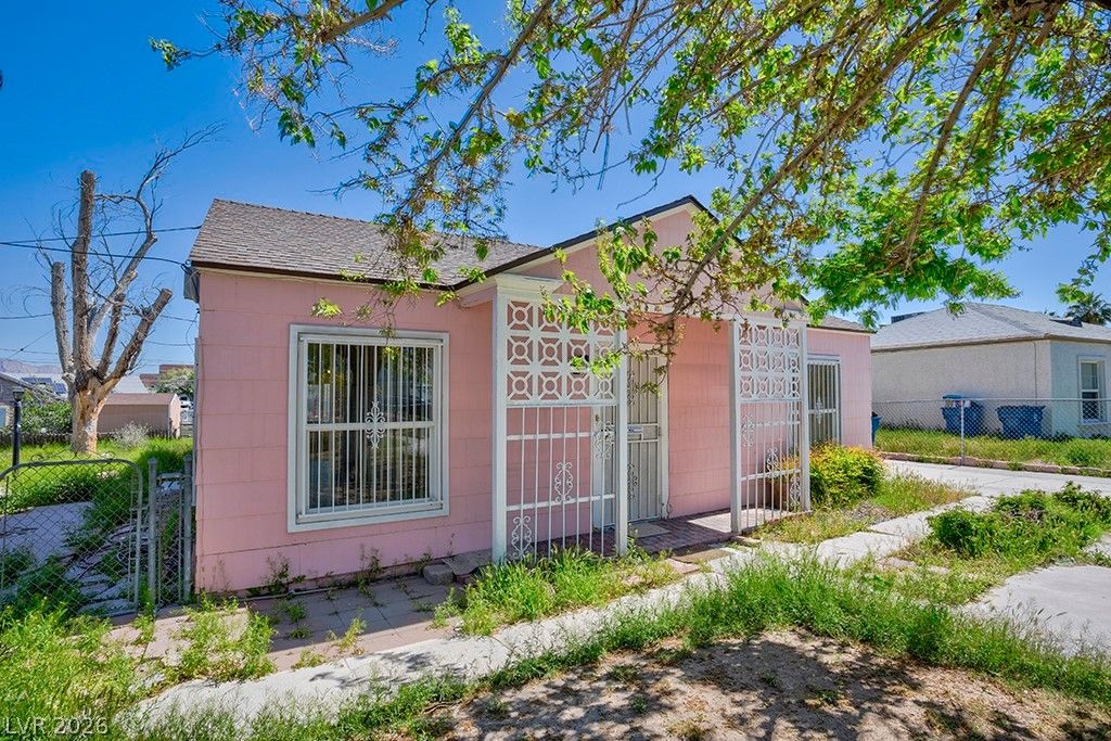 Image 13 of property listing at 914 North 1st Street, Las Vegas, NV 89101
