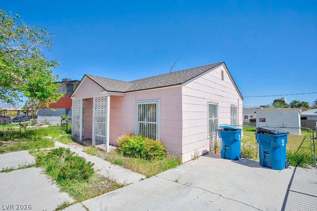 Image 14 of property listing at 914 North 1st Street, Las Vegas, NV 89101