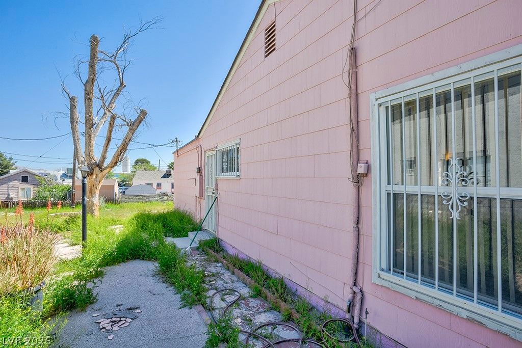 Image 15 of property listing at 914 North 1st Street, Las Vegas, NV 89101