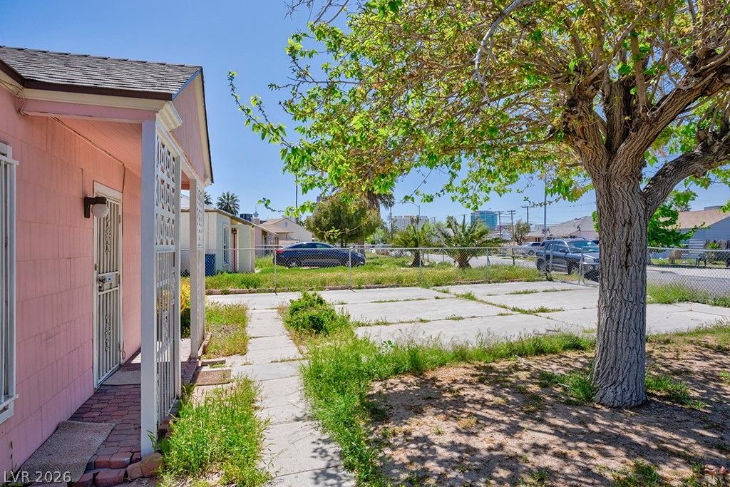 Image 22 of property listing at 914 North 1st Street, Las Vegas, NV 89101