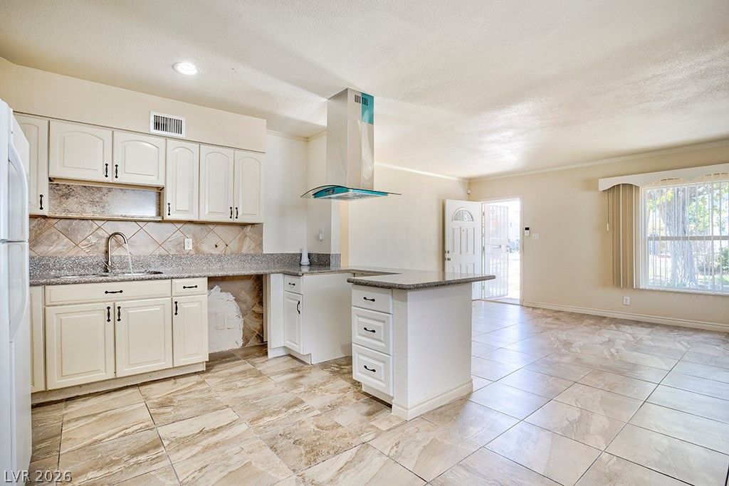 Image 27 of property listing at 914 North 1st Street, Las Vegas, NV 89101
