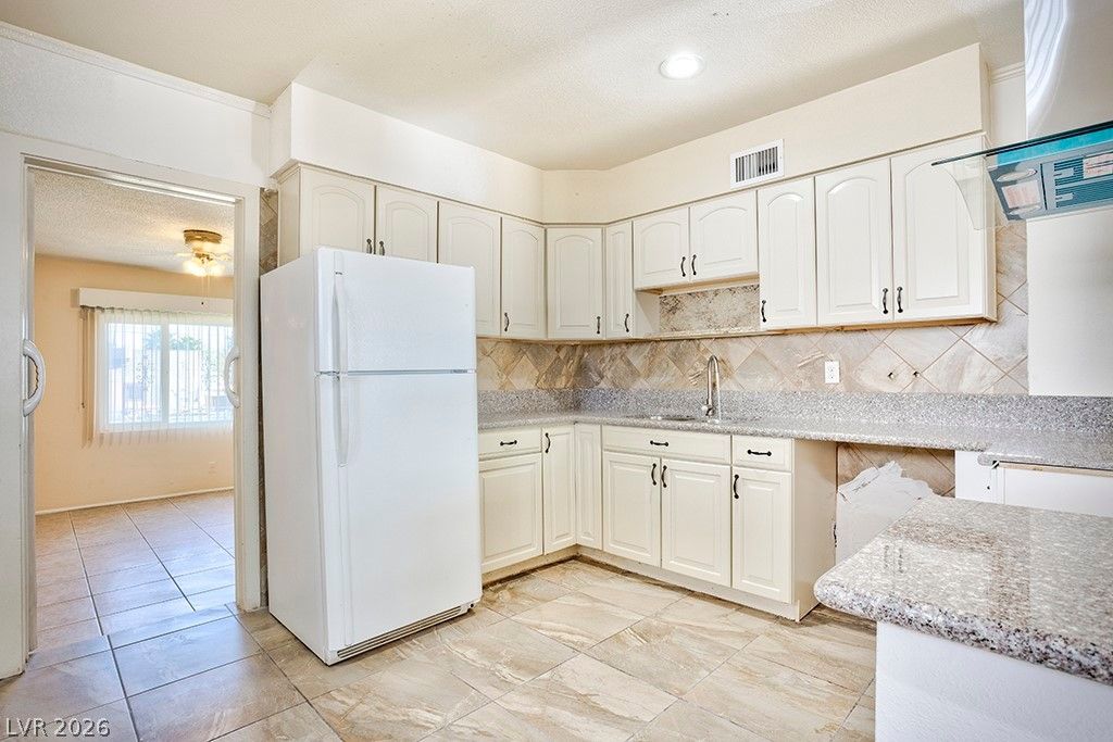 Image 28 of property listing at 914 North 1st Street, Las Vegas, NV 89101