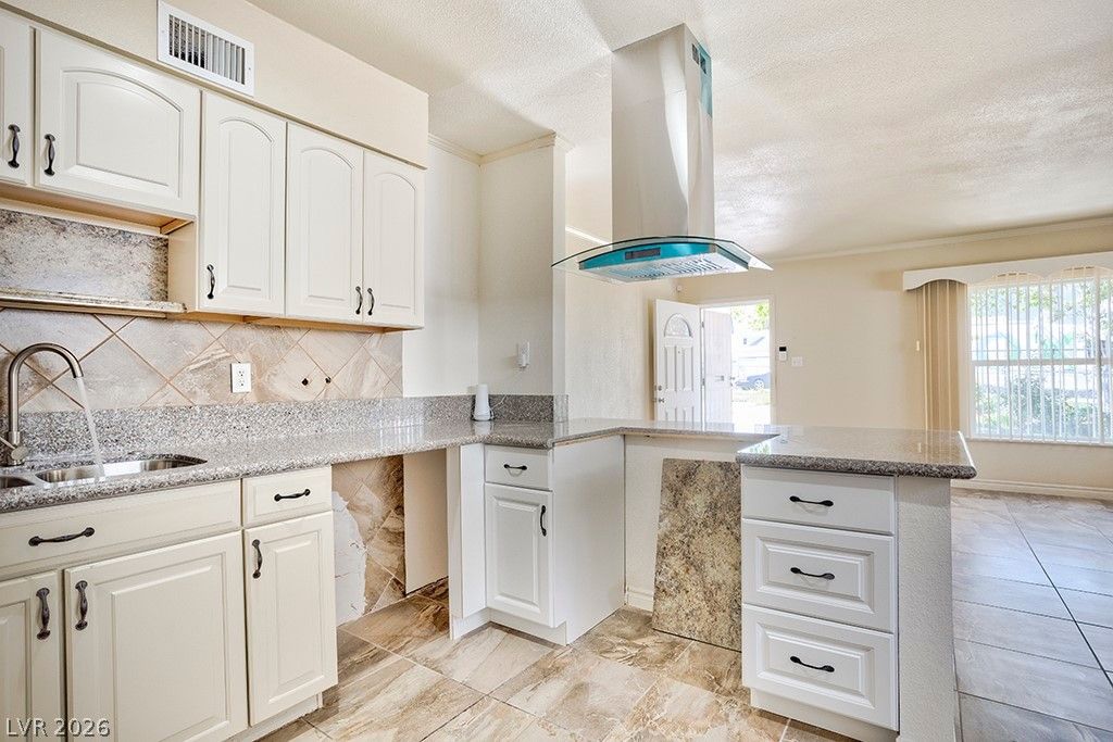 Image 29 of property listing at 914 North 1st Street, Las Vegas, NV 89101
