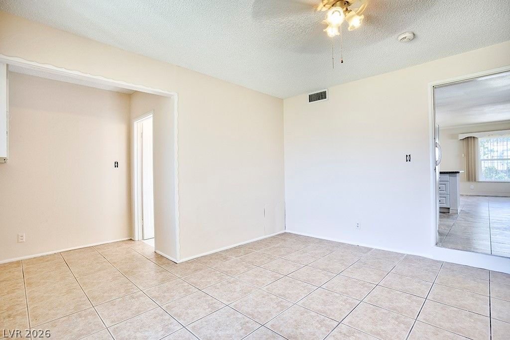 Image 4 of property listing at 914 North 1st Street, Las Vegas, NV 89101
