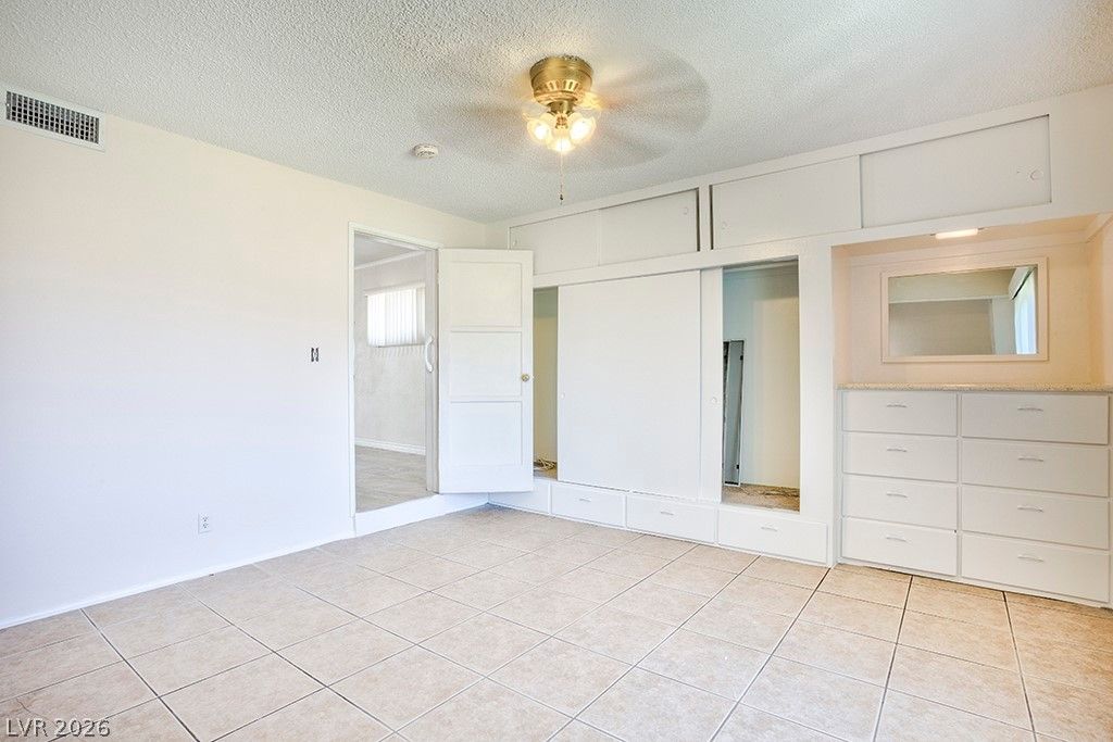Image 5 of property listing at 914 North 1st Street, Las Vegas, NV 89101