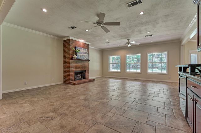 11062 N Hidden Oaks, Conroe, TX 77384