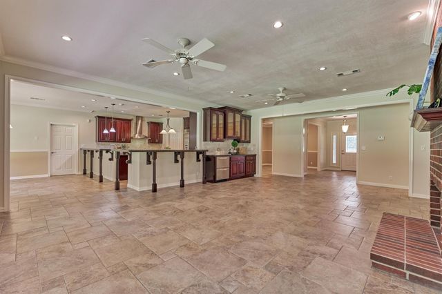 11062 N Hidden Oaks, Conroe, TX 77384