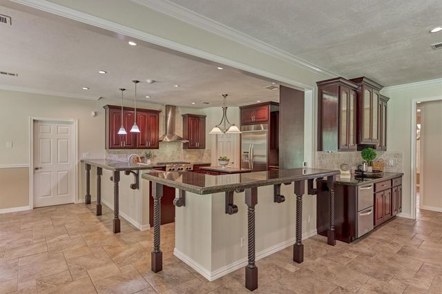 11062 N Hidden Oaks, Conroe, TX 77384