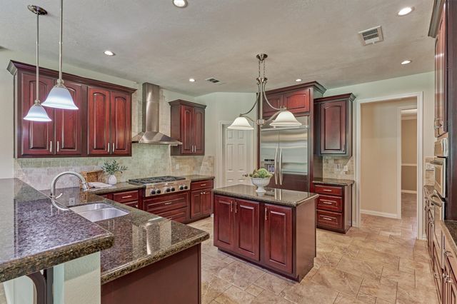 11062 N Hidden Oaks, Conroe, TX 77384
