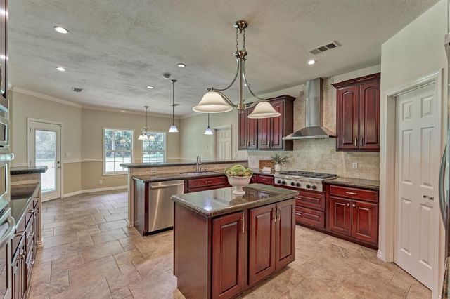 11062 N Hidden Oaks, Conroe, TX 77384