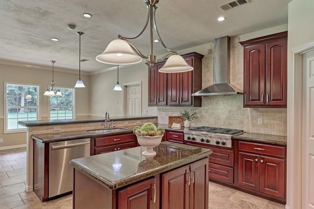11062 N Hidden Oaks, Conroe, TX 77384