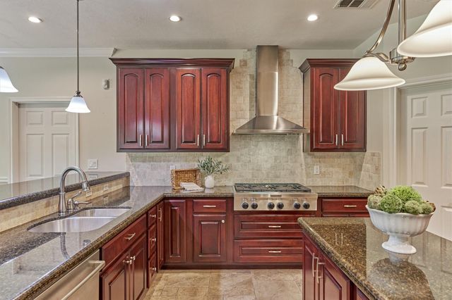 11062 N Hidden Oaks, Conroe, TX 77384