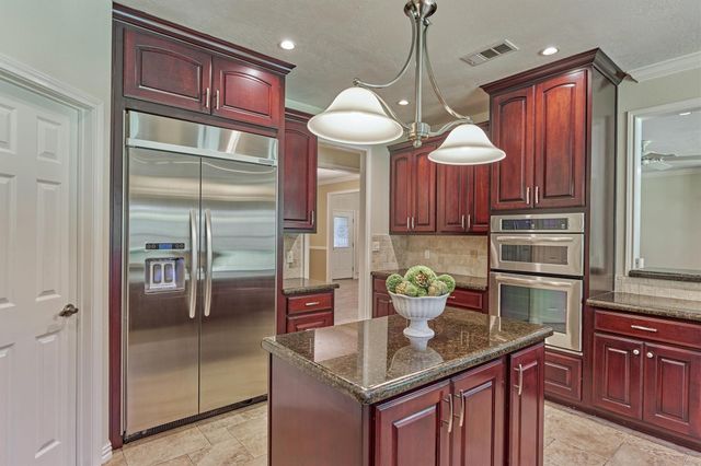 11062 N Hidden Oaks, Conroe, TX 77384