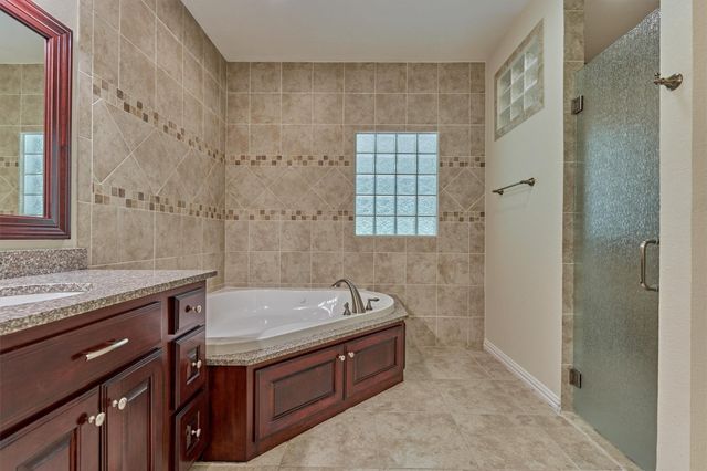 11062 N Hidden Oaks, Conroe, TX 77384
