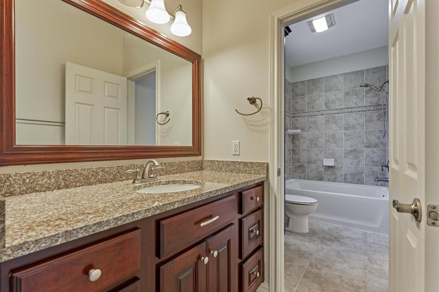 11062 N Hidden Oaks, Conroe, TX 77384