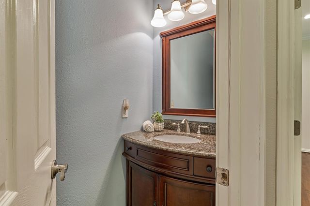 11062 N Hidden Oaks, Conroe, TX 77384
