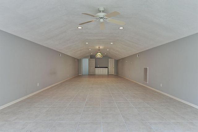 11062 N Hidden Oaks, Conroe, TX 77384