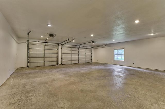11062 N Hidden Oaks, Conroe, TX 77384