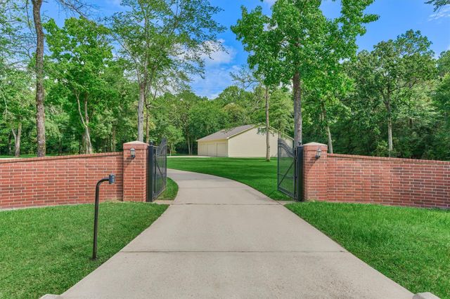 11062 N Hidden Oaks, Conroe, TX 77384