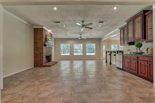 11062 N Hidden Oaks, Conroe, TX 77384