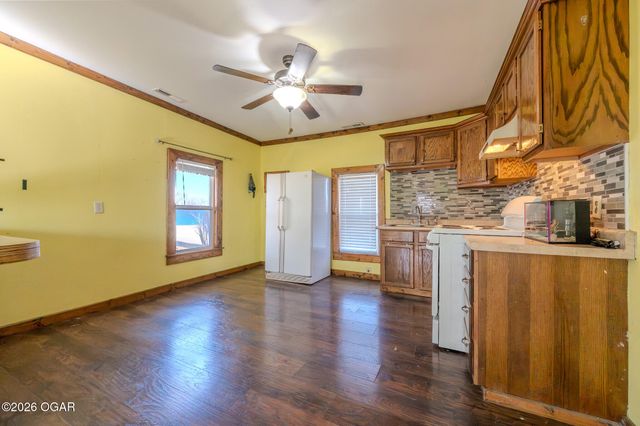 405 S Devon, Webb City, MO 64870