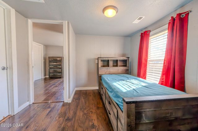 405 S Devon, Webb City, MO 64870