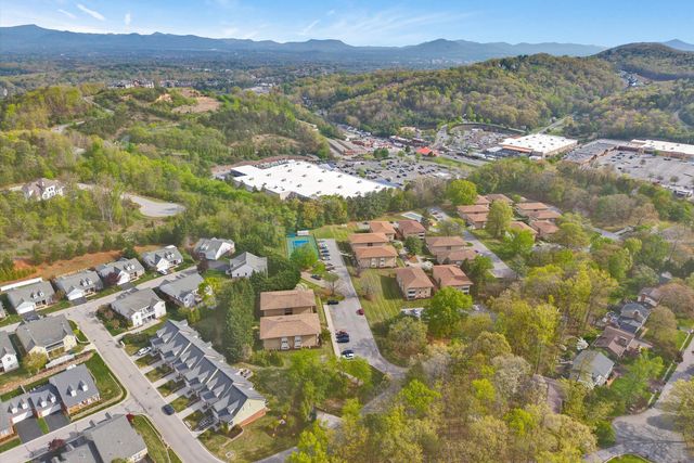 5260 Crossbow Cir Unit 1E, Roanoke, VA 24018