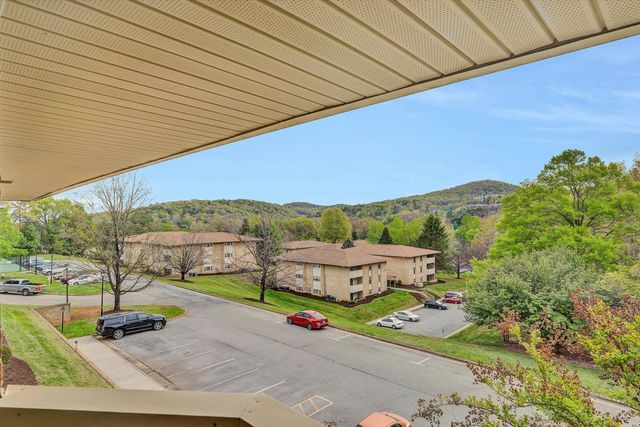 5260 Crossbow Cir Unit 1E, Roanoke, VA 24018