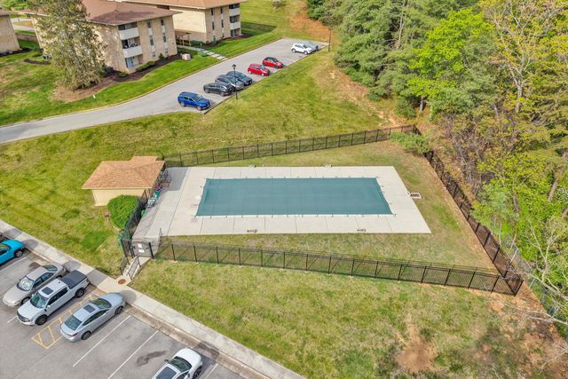 5260 Crossbow Cir Unit 1E, Roanoke, VA 24018