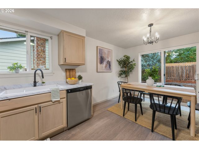 13158 Sw SHORE Dr, Tigard, OR 97223