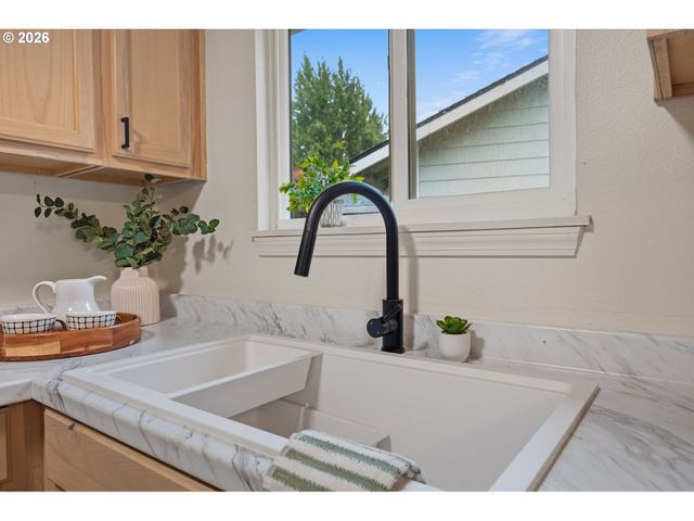 13158 Sw SHORE Dr, Tigard, OR 97223