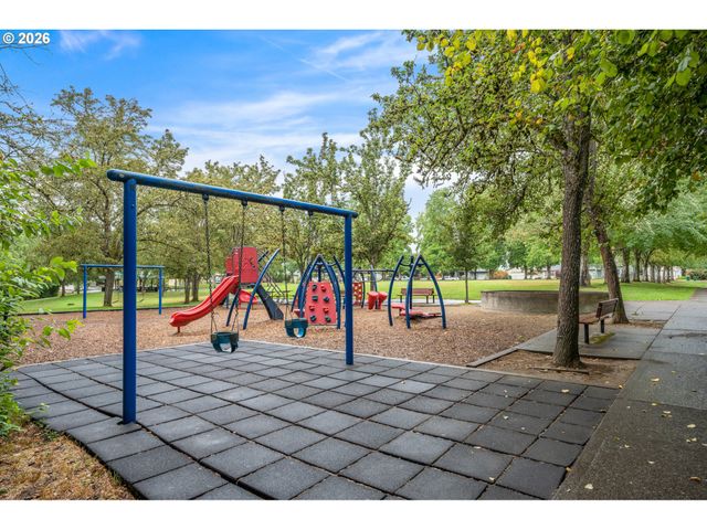 13158 Sw SHORE Dr, Tigard, OR 97223