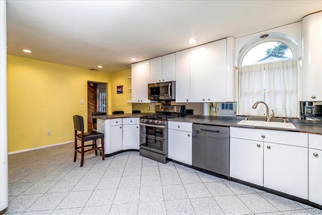 2618 Mount Avenue, Oceanside, NY 11572