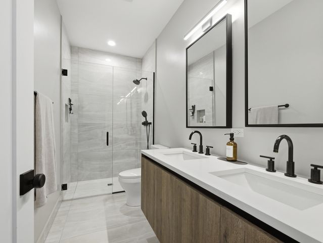 4334 W Shakespeare Avenue, Chicago, IL 60639